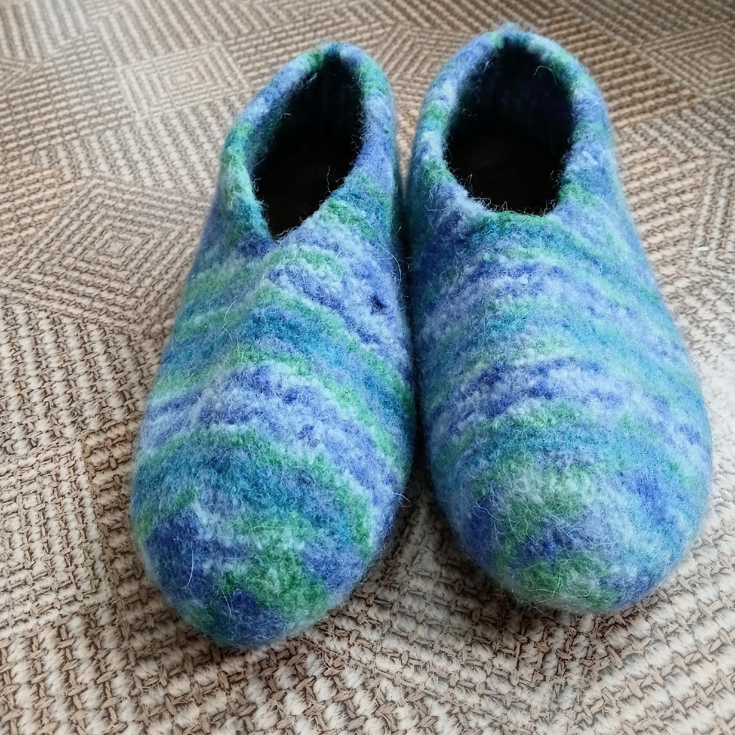 Рассказываем о валенных тапочках